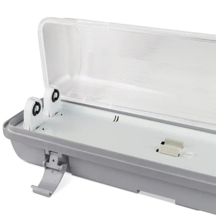 POWERMASTER 4FT TWIN DAMPROOF FITTING